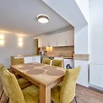 Ski-in, Ski-out Brunner Apartment, Wildschoenau
