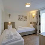Ski-in, Ski-out Brunner Apartment,